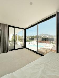 Bazén v ubytovaní Luxury Villa in Puerto Banus Panoramic Mountain and Sea views with private pool alebo v jeho blízkosti