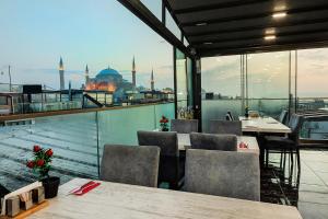 A balcony or terrace at Aristocrat Hotel