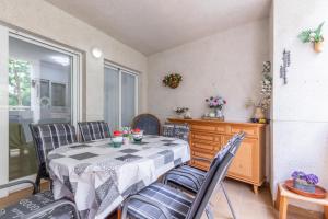a dining room with a table and chairs at Isabela in Calpe