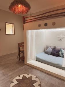 Secret Spot Surf and Stay客房内的一张或多张床位