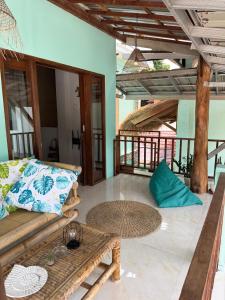 Secret Spot Surf and Stay的休息区