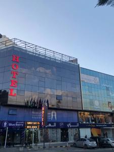 酒店内部或周边的超市或其他商店