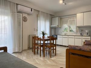 Kuchyň nebo kuchyňský kout v ubytování Villa Alexandra Ierissos