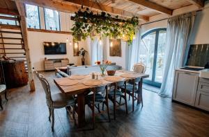 a kitchen and dining room with a table and chairs at Chlewiska nad Świnką in Narol
