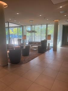 Hampton By Hilton Frankfurt Airport的休息区