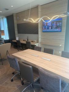 Hampton By Hilton Frankfurt Airport商务区和/或会议室