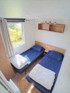 Postel nebo postele na pokoji v ubytování EnJoy Natur, See und Meer Chalet Lauwersoog- 1-6 Pers- 3 Schlafzimmer, 2 Badezimmer- Frühes Einchecken ab 14 Uhr