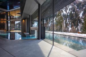 Bazén v ubytování Hotel Vioz nebo v jeho okolí