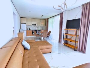 a living room with a couch and a television at Luxury Apartments in Balatonalmádi I Almádi Lux Apartman IV - Velvet Oak in Balatonalmádi
