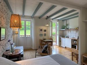 a room with a bed and a table and a kitchen at Apartamentos rurales AGIÑAGA in Irún