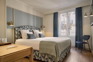 Postel nebo postele na pokoji v ubytování Hotel Etoile Saint Ferdinand by Happyculture + 16 fotografií