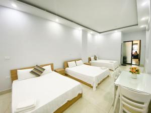 Postel nebo postele na pokoji v ubytování Eco Nest Hotel Đình Ngang
