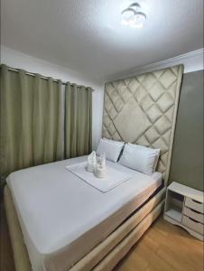 Postel nebo postele na pokoji v ubytování 2BR Condo free pool with wifi near Mall in Davao City