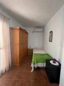 Postel nebo postele na pokoji v ubytování Ático en Rincón de la Victoria en la Costa del Sol
