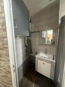 Et badeværelse på T4 chaleureux en plein centre