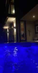 Bazén v ubytování Cottage with good standard next to Neiden river nebo v jeho okolí