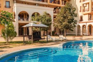 a swimming pool in front of a building at Holiday Apart 2 in Balchik