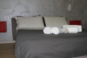 Posteľ alebo postele v izbe v ubytovaní san rocco apartments