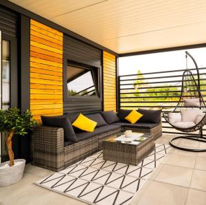 Posezení v ubytování Cosy modern mini house 11 by the sea with private terrace in Limoni Camp - Walk to Beach & Local Taverns + 23 fotografií