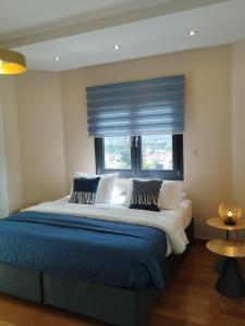 A bed or beds in a room at ISLAND Time Deluxe Apartment Downtown 3 floors