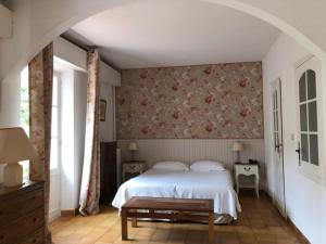 Postel nebo postele na pokoji v ubytování Le Manoir de Port-Cros