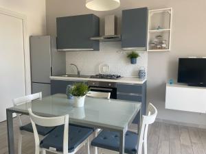 A kitchen or kitchenette at Villa Lilium