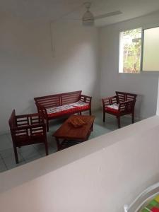 Istumisnurk majutusasutuses Maison agréable à Rivière-Pilote avec balcon +4 fotot