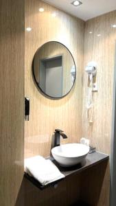 Koupelna v ubytování Sonata City Hotel