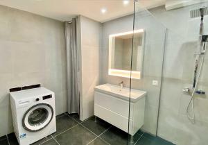 a bathroom with a washing machine and a washer at Loft Bike & Chill Mont Ventoux - Jacuzzi - Local vélos in Entrechaux +19 photos