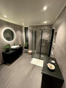 Ένα μπάνιο στο Modern Cottage with amazing view +28 φωτογραφίες