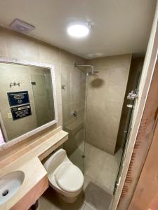 Et badeværelse på Life is Good Cartagena Hostel + 45 billeder