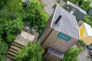 Photo de la galerie de l'établissement DE BUITENKANS urban camping - unique cabins, à Rotterdam 54 autres photos