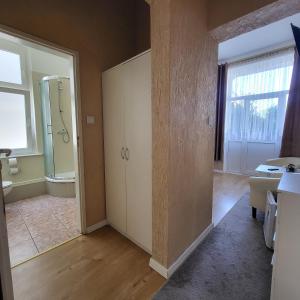 a room with a bathroom with a shower and a mirror at Skarb Morza in Międzyzdroje