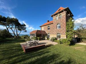 Vonkajšia záhrada v ubytovaní Le colombier, villa vue mer accès plage 300M