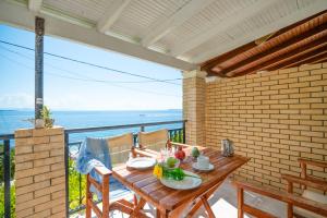 A balcony or terrace at Kaminaki Beachfront Apartments