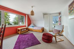 a room with a chair and a bed and a window at Bad day good day in Horn-Bad Meinberg