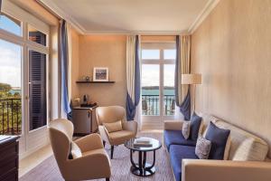 Posezení v ubytování Hôtel Barrière Le Grand Hôtel Dinard