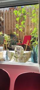 Vonkajšia záhrada v ubytovaní PARIS AUTHENTIC HOUSE studio with green courtyard 12 rue labourse Gentilly 94250