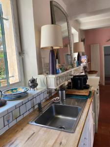 Køkken eller tekøkken på La Maison Rose I Maison de village familiale