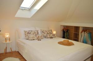 Postel nebo postele na pokoji v ubytování Nirvana Crikvenica