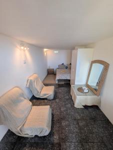 Posezení v ubytování Ocean breeze guest room
