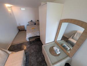 Postel nebo postele na pokoji v ubytování Ocean breeze guest room