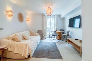 TV a/nebo společenská místnost v ubytování Spacieux Appartement - K3