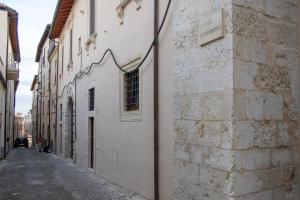 Φωτογραφία από το άλμπουμ του Appartamento elegante e moderno a 100 m dal Duomo στη Λ' Άκουιλα