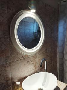 A bathroom at Eirini's Apartment