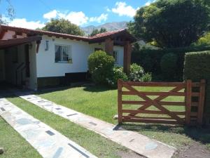a house with a wooden gate in front of a yard at Valle de Bendición in El Rincón