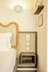 Кровать или кровати в номере Hôtel Gabriel