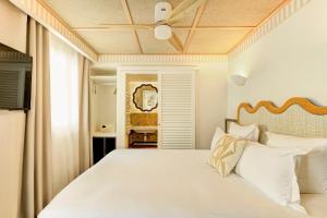Кровать или кровати в номере Hôtel Gabriel