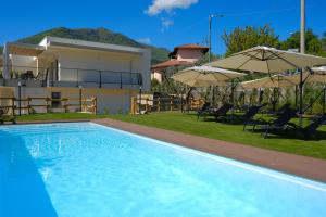 Bazén v ubytování Costa Blu - Pool & terrace lake view nebo v jeho okolí