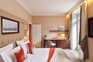 TV a/nebo společenská místnost v ubytování Hôtel Barrière Le Grand Hôtel Dinard